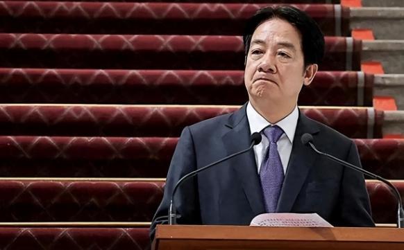 突发！特朗普态度变了，只卖武器不提出兵，统一最佳时期来了？
