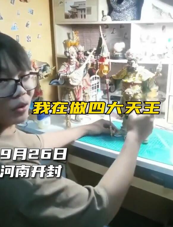 河南大三男生耗时1月捏出四大天王泥人像
