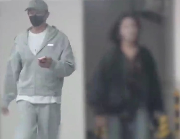 杨旭文与女生同回酒店 “与奥运冠军陈若琳订婚”仅隔7天