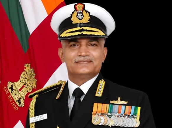 印度海军参谋长R·哈里·库玛尔海军上将，曾担任“维拉特”号航母（2017年退役）的舰长 图片来源：印度海军发言人官方推特<br><br>