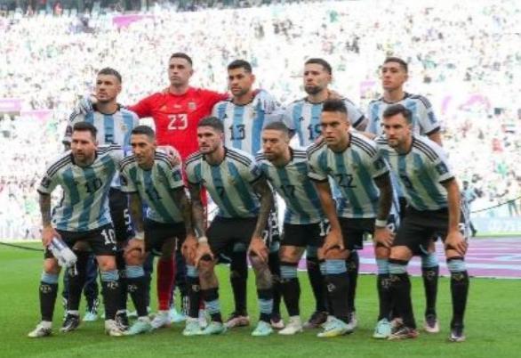 美洲杯：阿根廷两连胜提前出线，梅西力争首球创纪录