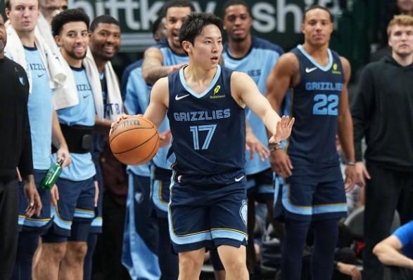 河村勇辉上场了 1.72米日本后卫闪耀NBA首秀