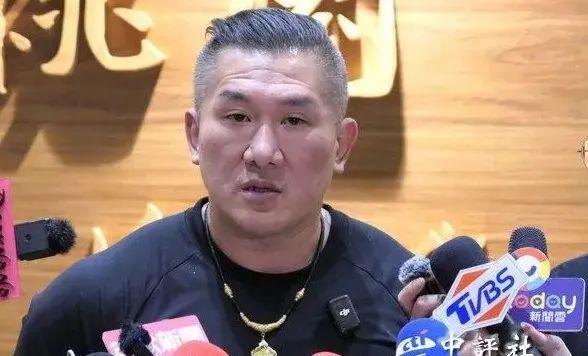 臺灣網紅“館長”返臺遭島內綠營“圍剿”，謝寒冰：裝睡的人永遠叫不醒 館長霸氣回應攻擊