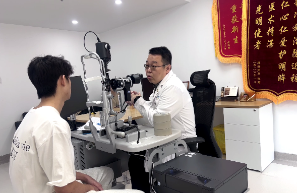 急诊淬炼的敬畏,全眼定制的匠心:哈尔滨普瑞眼科包赫院长的二十年眼科坚守