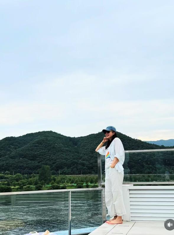 孫藝珍在車?yán)锪纼鹤觾?nèi)褲 幸福家庭的日常分享