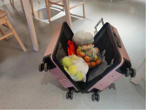 上海老人相亲角3次婚恋被分走3套房 仍在“找老太婆”