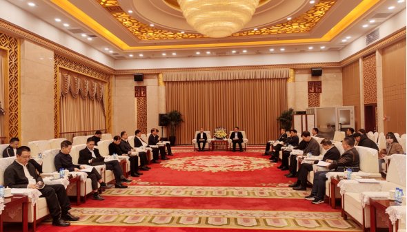 中国国际文化传播中心执行主席龙宇翔出席“新疆·大湾区会客厅”揭牌仪式
