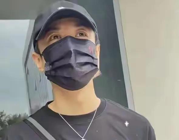 张维伊清爽了 从油腻大叔到清爽弟弟的转变