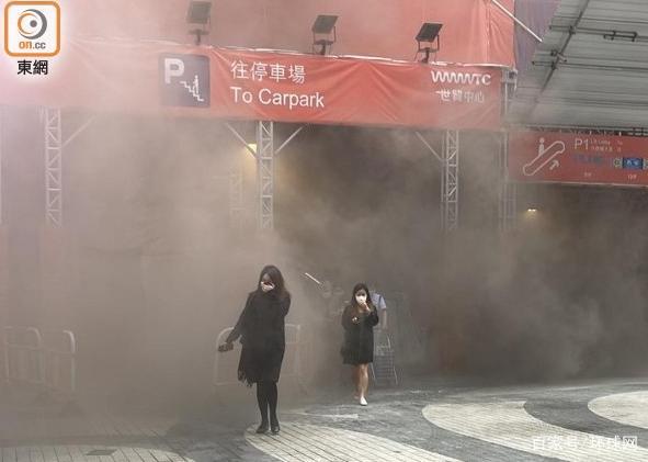 香港铜锣湾世贸中心突发大火：逾百人被困