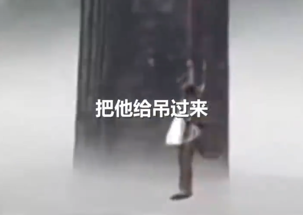 釣魚佬被困河中 男子用無人機(jī)吊上岸 暴雨救援展現(xiàn)科技力量