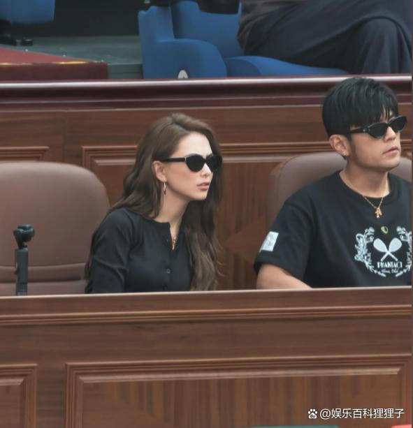 周杰伦转发“中国著名歌手” 态度坚决面朝北