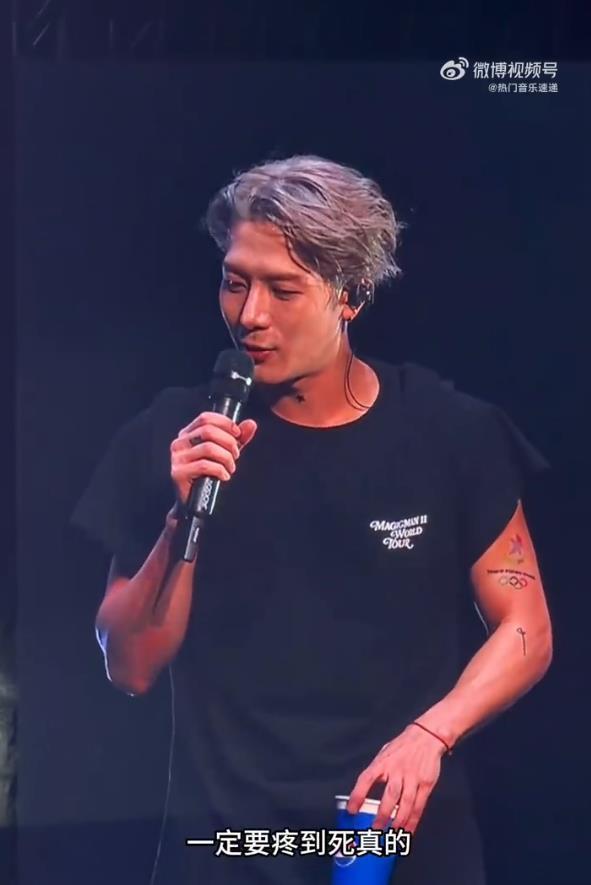 王嘉尔:我也想有女朋友,直言羡慕现场情侣