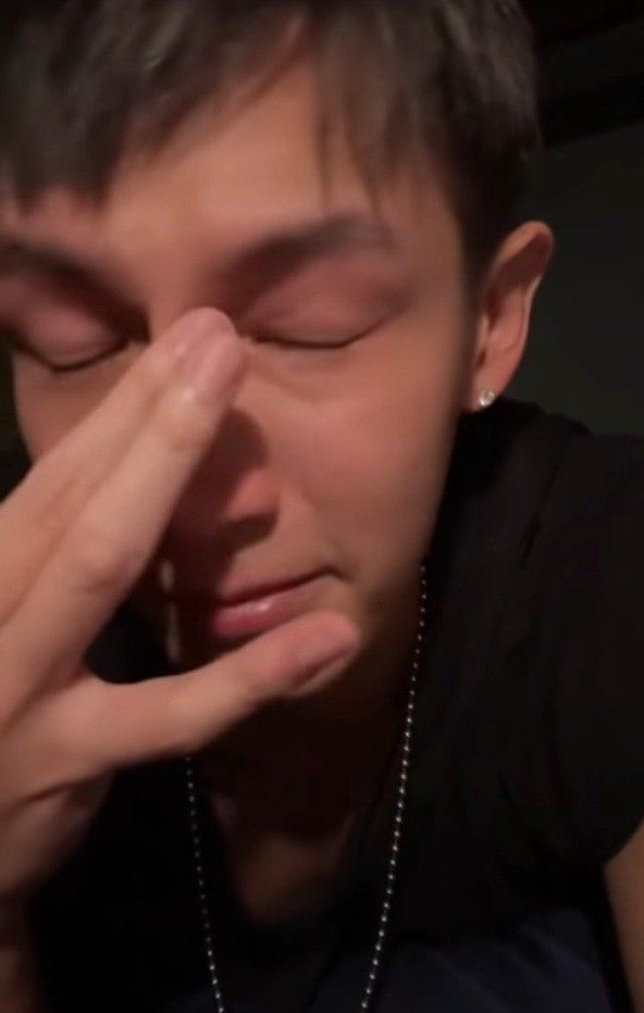 戏多！柯震东直播庆祝生日 看到粉丝留言失声痛哭