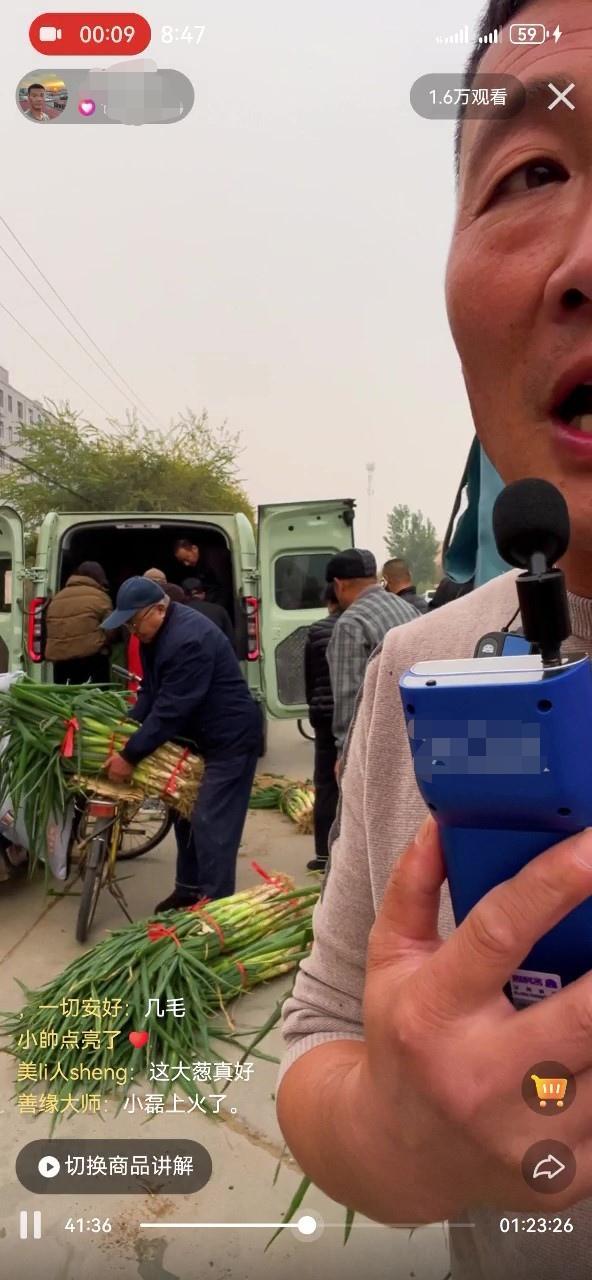 先帮救火再帮卖葱 温暖后续来了 爱心接力感动网友