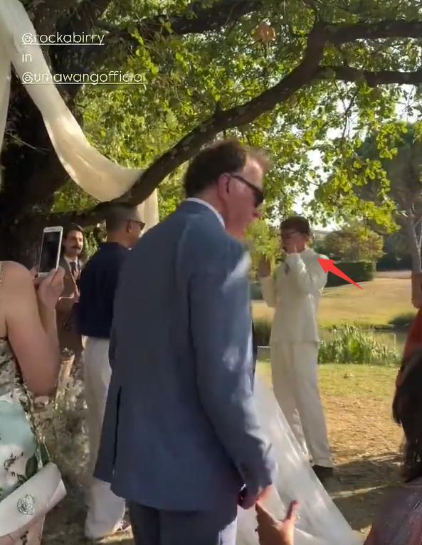 姜文出席31岁女儿婚礼 见证幸福时刻