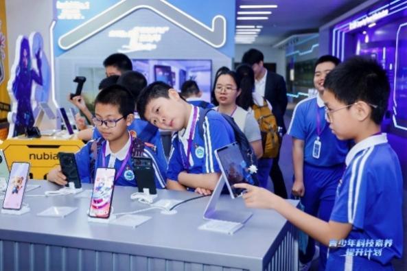 青少年科技素养提升计划 5G科技燃梦科普行