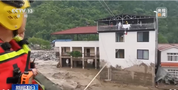 暴雨致四川平武突发山洪 3人死亡15人失联