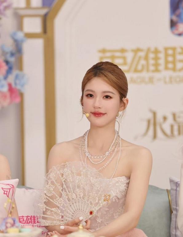 于正说赵露思很好 直播带货圈粉无数