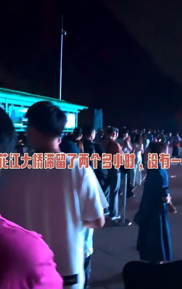 贵州花江峡谷大桥迎首个国庆假期