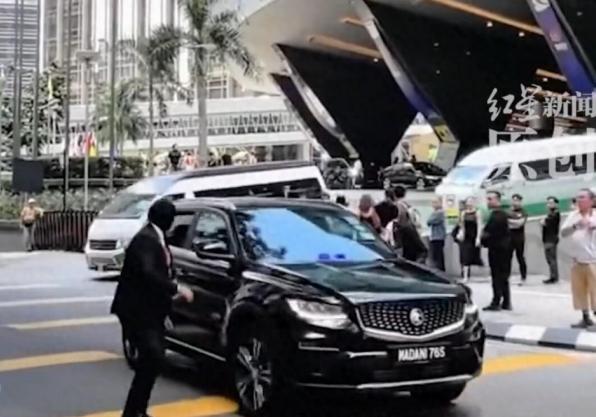 马来西亚女保镖飞身上车 现实版查理的天使