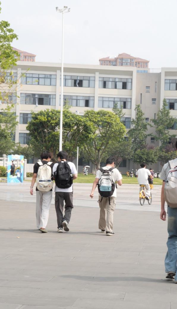 不舒服先问AI正在成为大学生的新习惯 电子校医24小时在线
