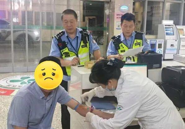 男子怕交警查酒驾主动交待喝了酒 酒驾自投罗网