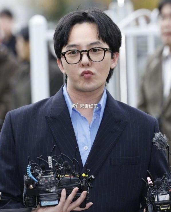 权志龙被曝吸毒后首现身,现场说走着瞧吧