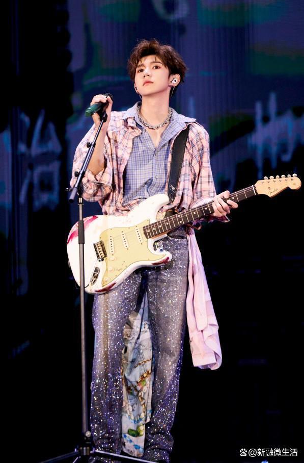 王源官宣客廳狂歡跨年場 期待值拉滿