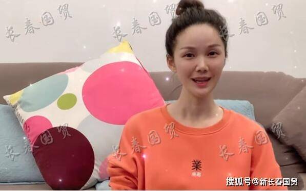 她是著名歌星的妹妹，入行十多年从不靠姐姐，32岁端庄文静气质佳