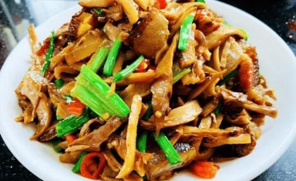 烟笋炒肉香翻全家，简单三步做出大厨味，你敢试吗？_新闻看看