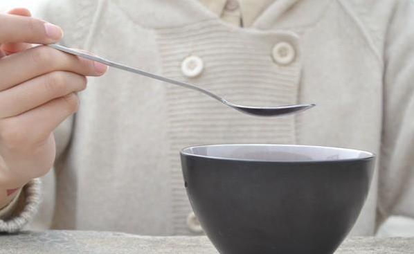 火锅辣到舌头疼？三招灭火不留疤，嘴巴清爽全靠它