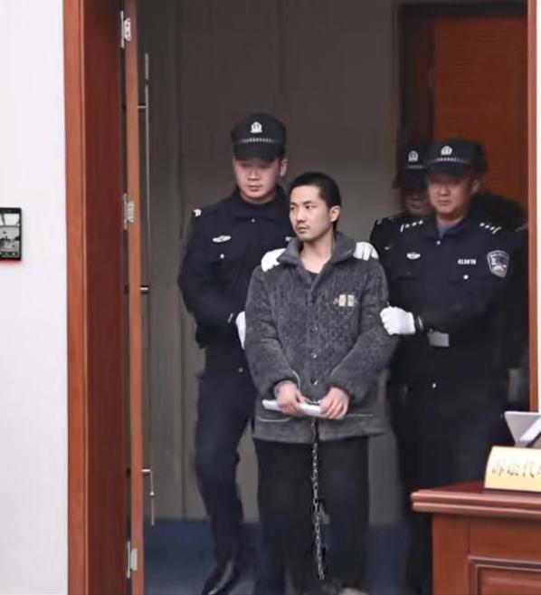 罗大美案主犯听到二审死刑后慌了 法警带离仍大吵大闹