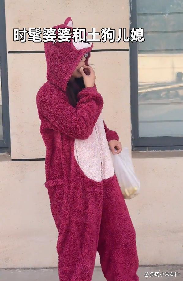 女子打扮精致去给闺女开家长会 妈妈的5分钟自救