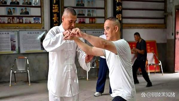 大爷打非遗“女人拳”走红 反差萌引发热议