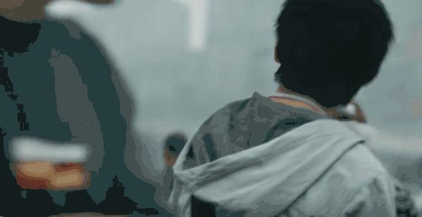 易烊千玺凭何成最年轻金鸡奖最佳男主 演技与努力赢得尊重