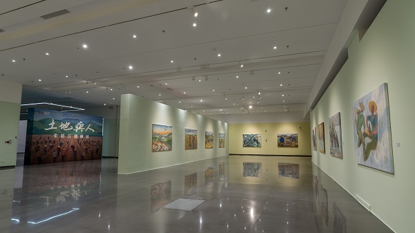 画布之上实盘平台开户,看见土地与人:张路江油画展在浦城美术馆/范迪安美术馆开幕