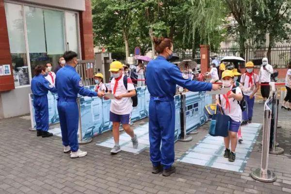 北京市中小学返校复课第一天！孩子都在干什么