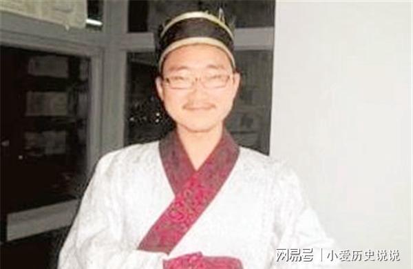 曾用甲骨文写作被985破格录取，后来为何成了小丑