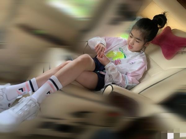 43岁左小青离婚 前夫是富豪 左小青称：始于爱情终于友情