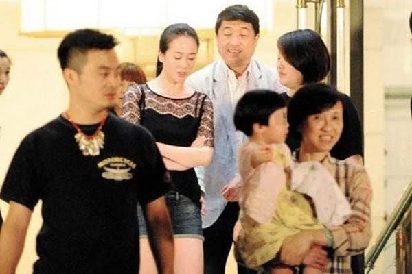 43岁左小青离婚 前夫是富豪 左小青称：始于爱情终于友情