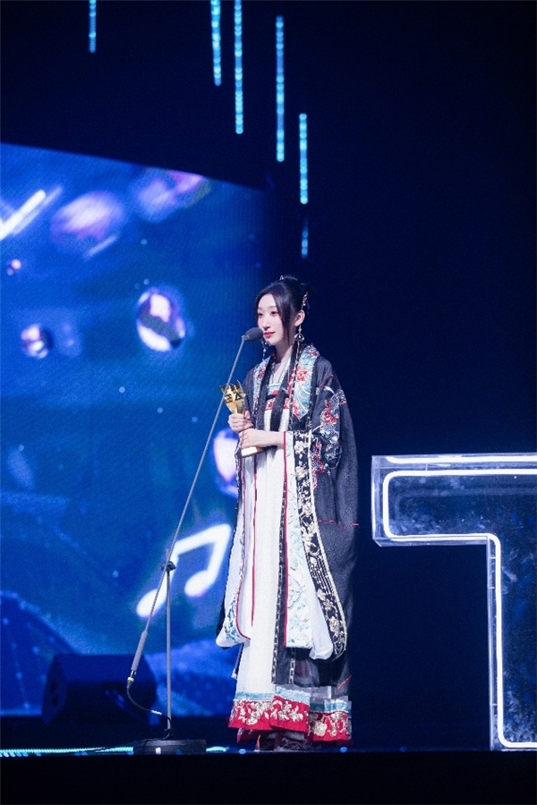 等什么君汉服亮相tmea腾讯音乐娱乐盛典蝉联年度国风音乐人