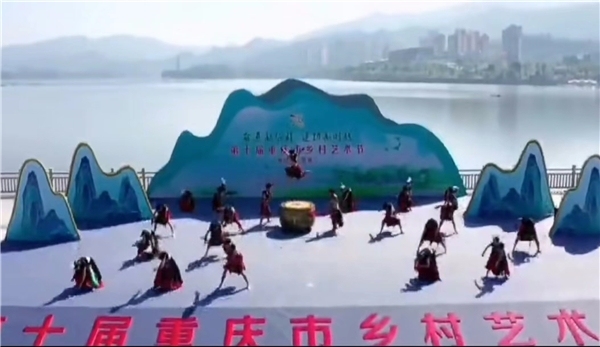 中国舞蹈家夏冰“鼓三部曲” ——洪荒鼓点昂扬时代的风