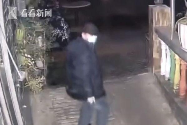 男人家養(yǎng)土撥鼠鉆進(jìn)冰箱偷吃臘肉 臘肉成偷盜方針