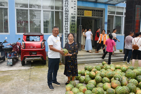 西瓜甜透桑榆心 党建引领共治情——湖北企业家以公益行动书写反哺答卷