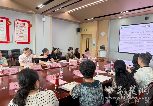 聚力心理护航，守护健康成长——市关工委李丹芳副主任一行莅临调研座谈