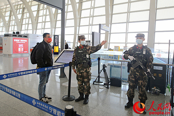 春节临近，武警官兵守护旅客返乡路