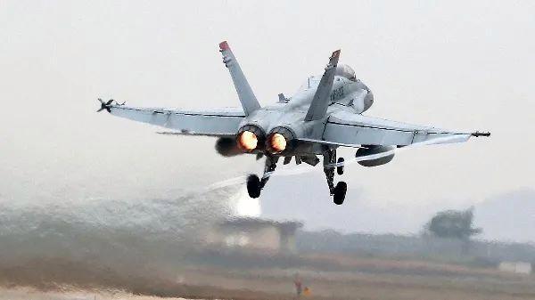 美军F/A-18战斗机到底被谁击落的 误击事故原因调查中