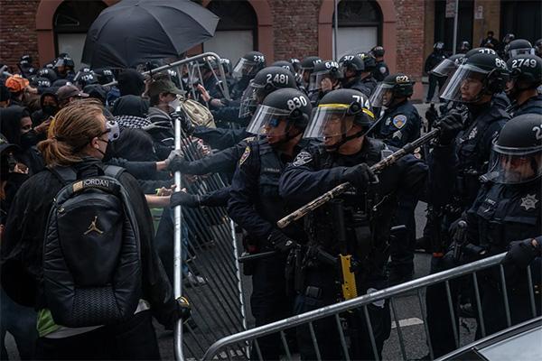 愈演愈烈，抗议浪潮蔓延美国多地 多地爆发反ICE示威