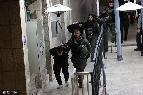 安理会将就巴以清真寺冲突进行磋商 以色列军警向巴勒斯坦人发射震爆弹等