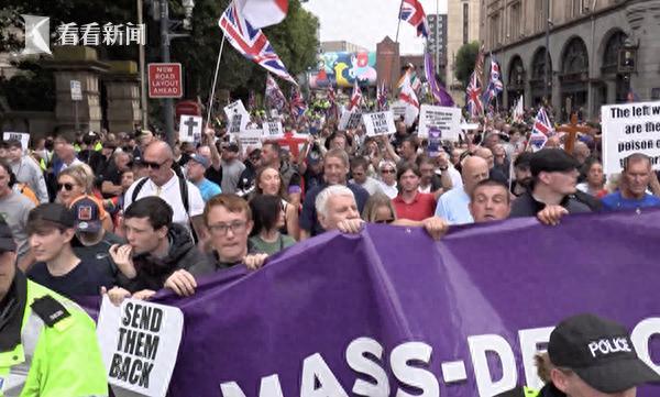 英国反移民与反种族主义两拨人对峙!